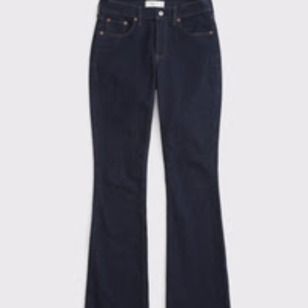 Abercrombie - Curve Love Mid-Rise Bootcut Jean